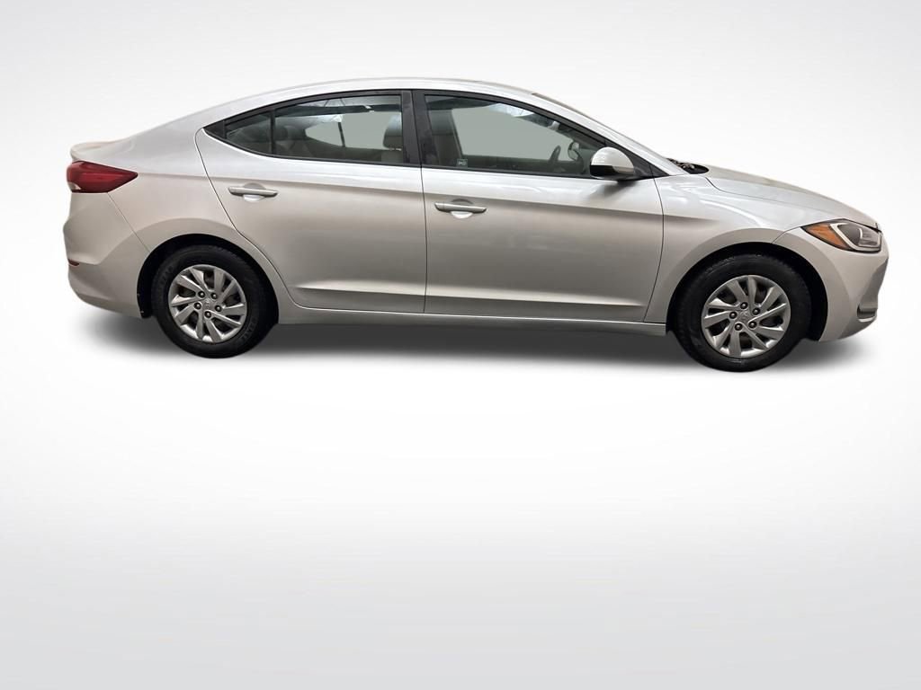 Used 2018 Hyundai Elantra SE w/ Cargo Package image 4