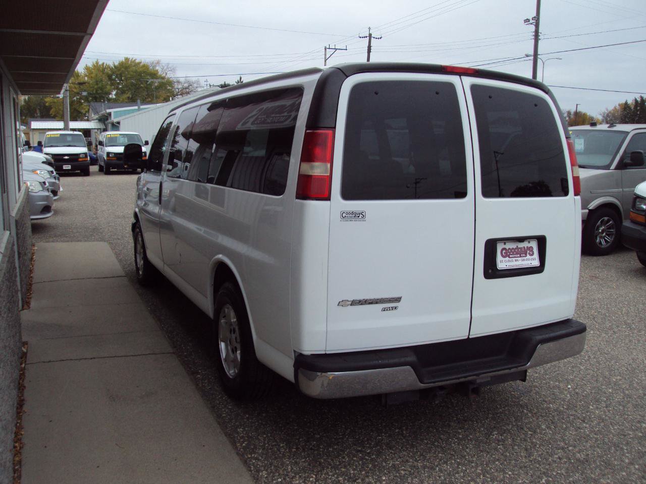 Used 2011 Chevrolet Express 1500 LT w/ LT Preferred Equipment Group AWD/4WD image 5