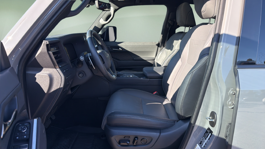 Used 2025 Lexus GX 550 w/ Accessory Package (2T) AWD/4WD image 13