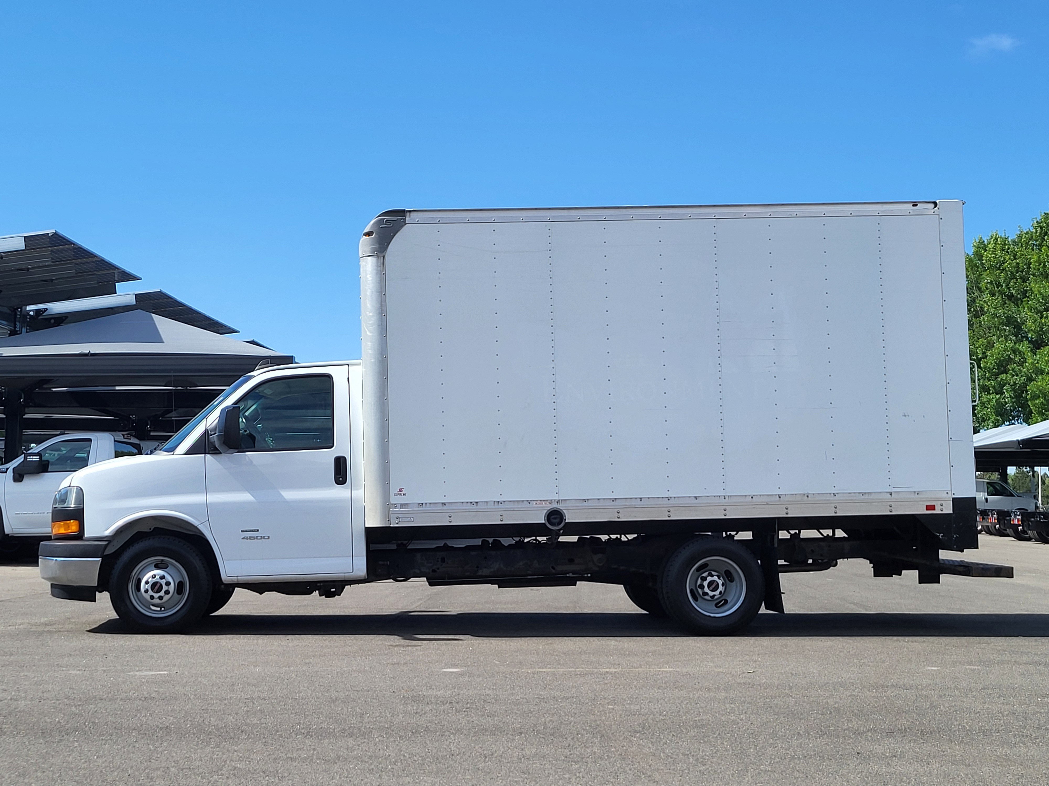 Used 2018 GMC Savana 4500 w/ Power Convenience Package RWD image 4