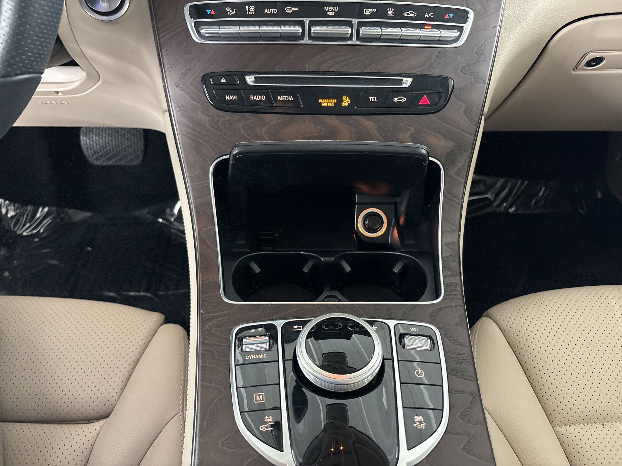 Used 2019 Mercedes-Benz GLC 350e 4MATIC image 25