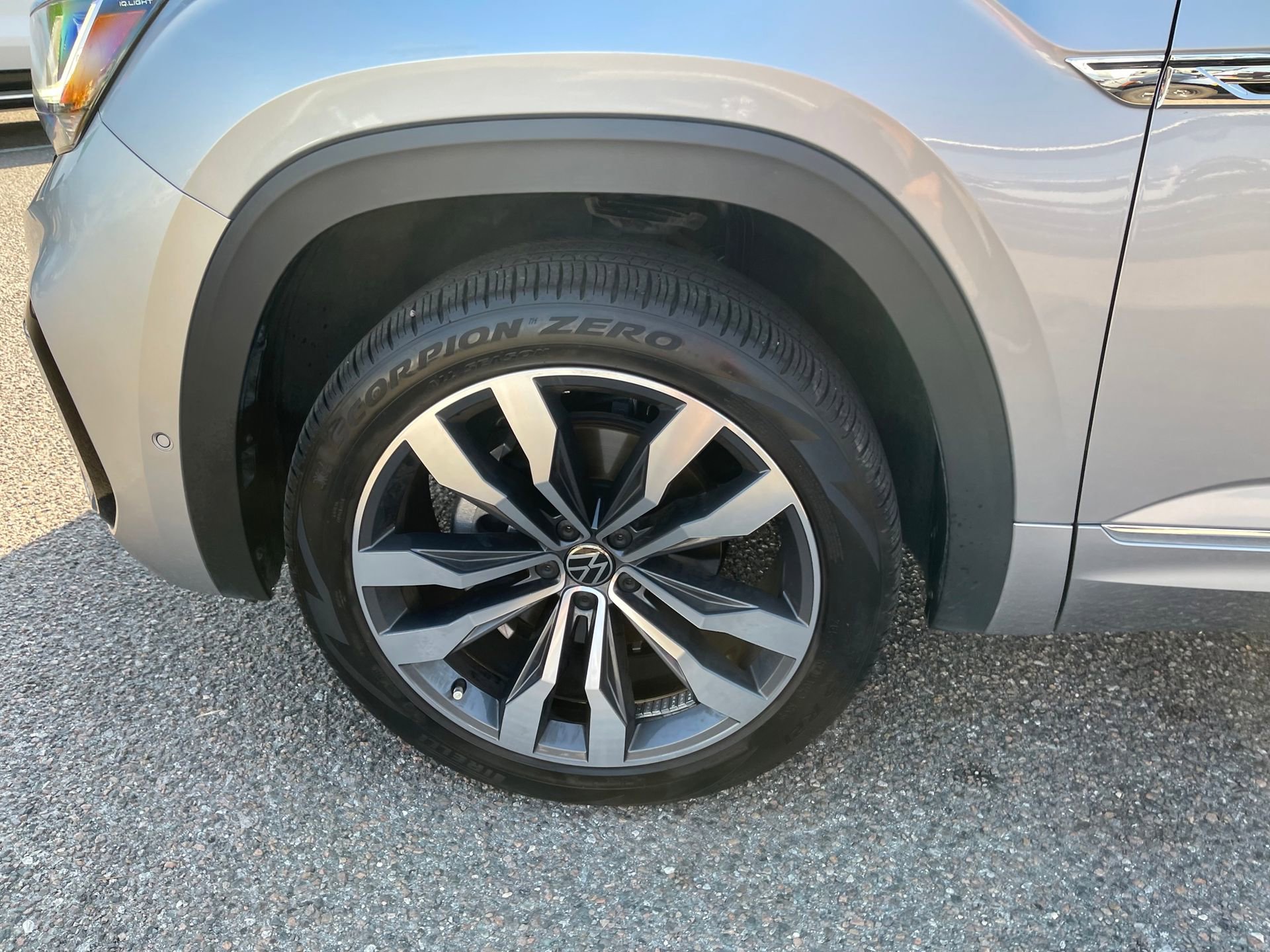 Used 2023 Volkswagen Atlas Cross Sport SEL Premium R-Line image 10