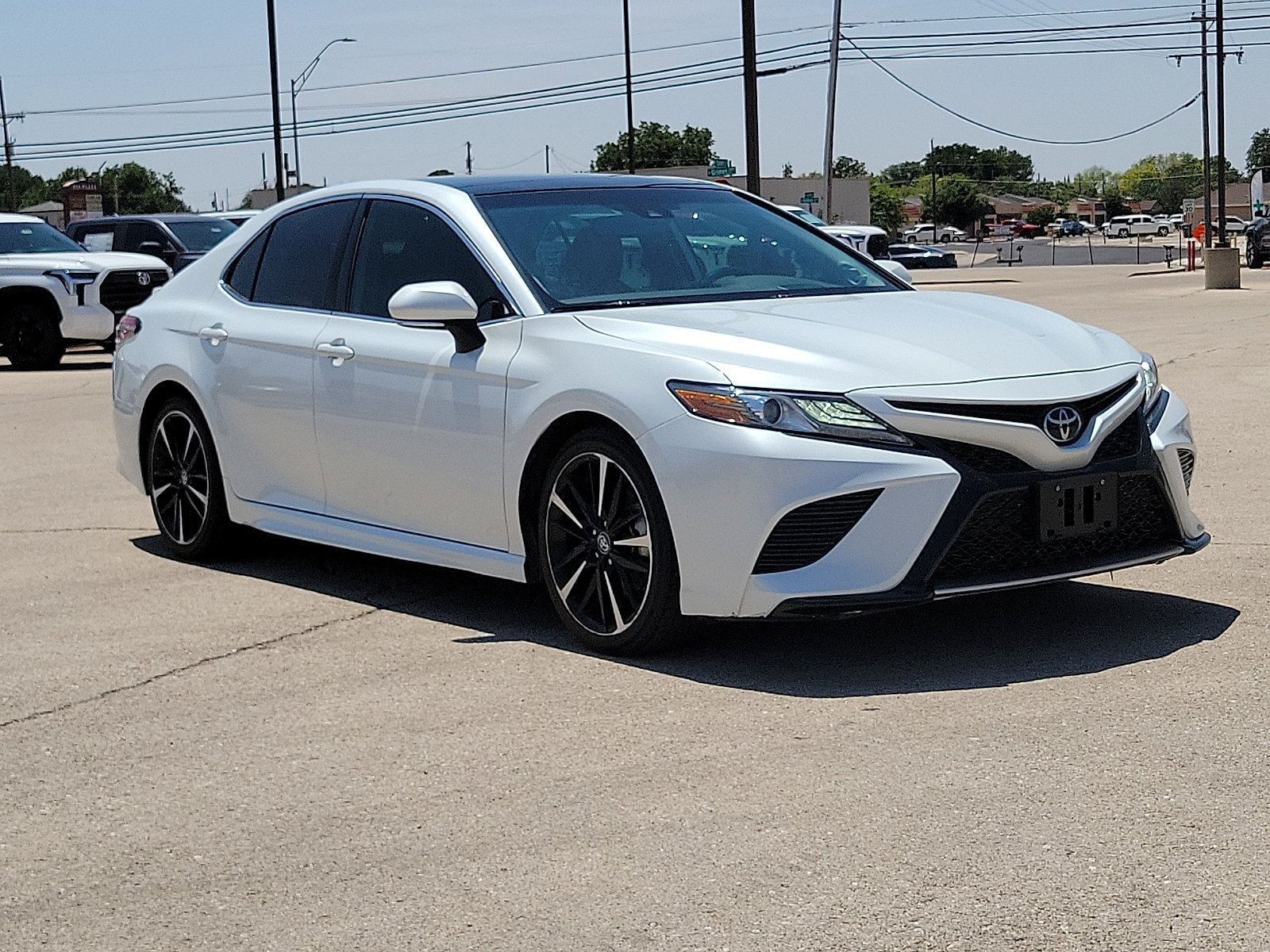 Used 2019 Toyota Camry XSE FWD image 6