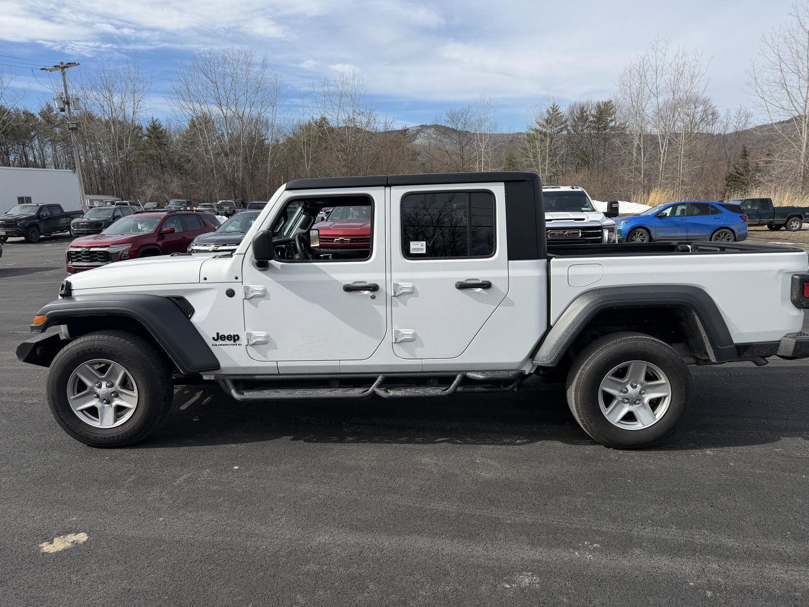 Used 2023 Jeep Gladiator Sport image 3