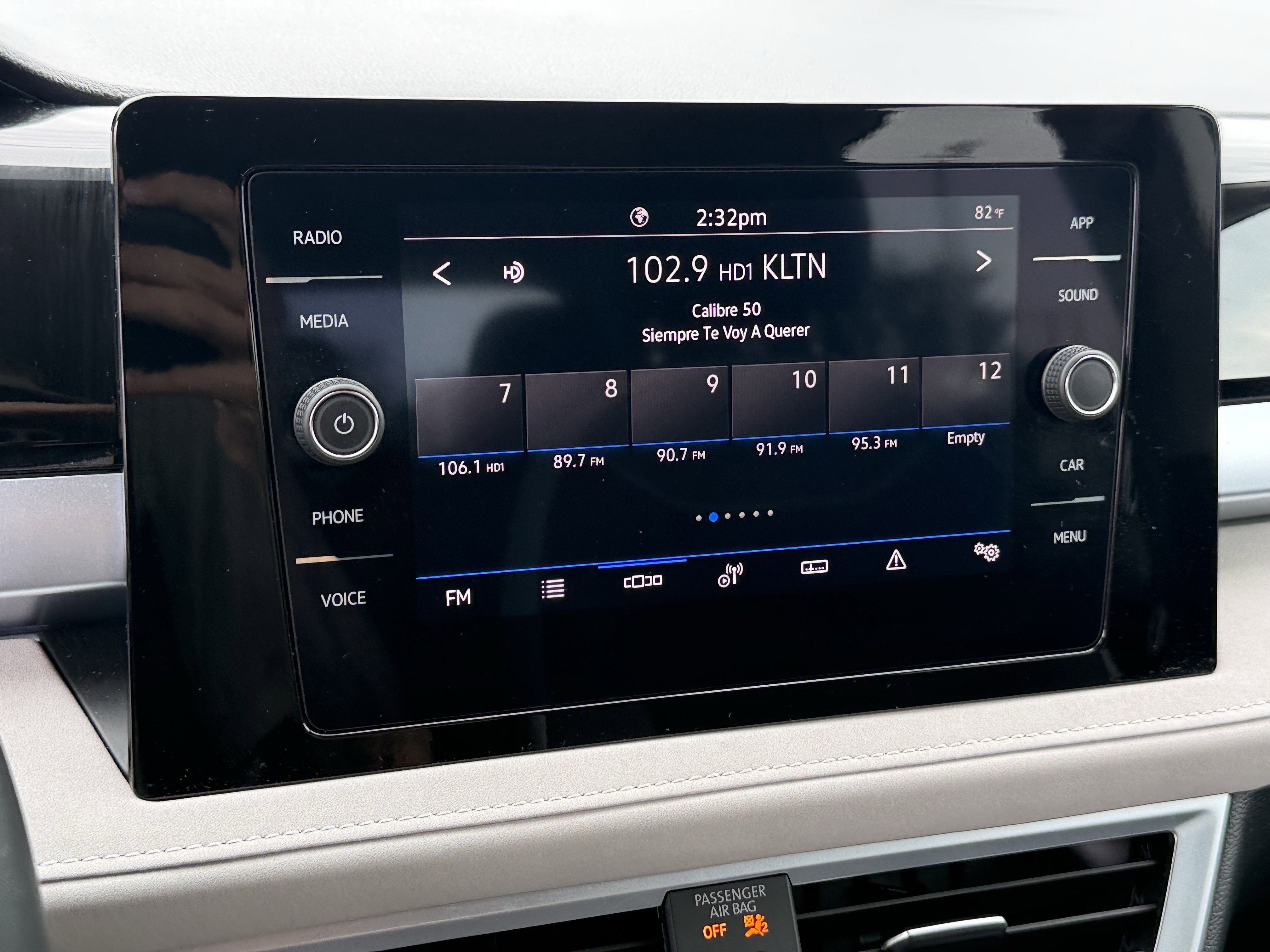 Used 2025 Volkswagen Taos SE image 19