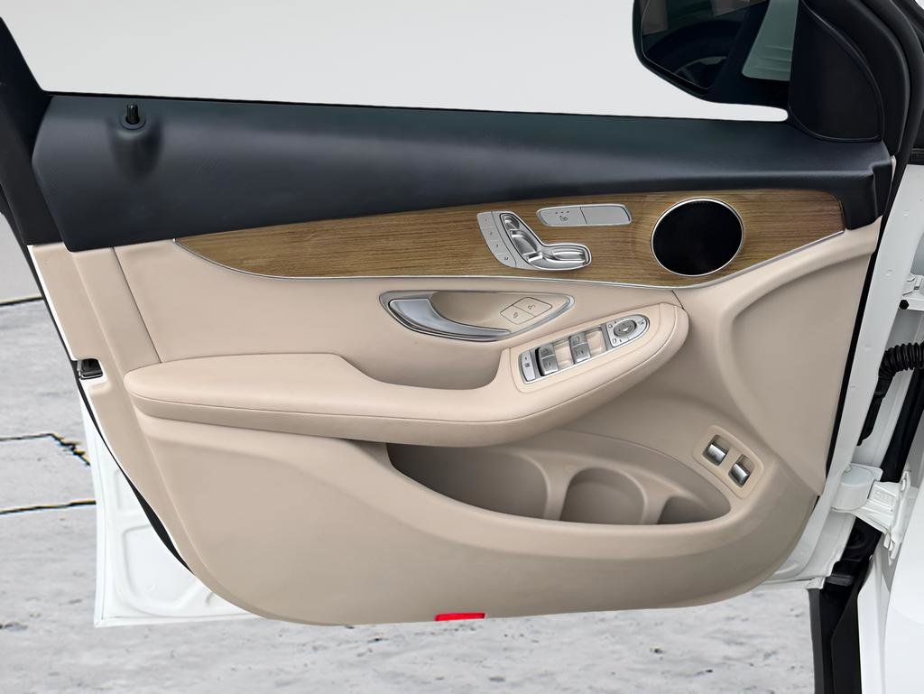 Used 2018 Mercedes-Benz GLC 350e 4MATIC image 16