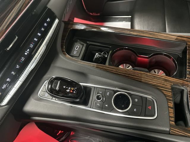 Used 2021 Cadillac Escalade Premium Luxury w/ Performance Package AWD/4WD image 14