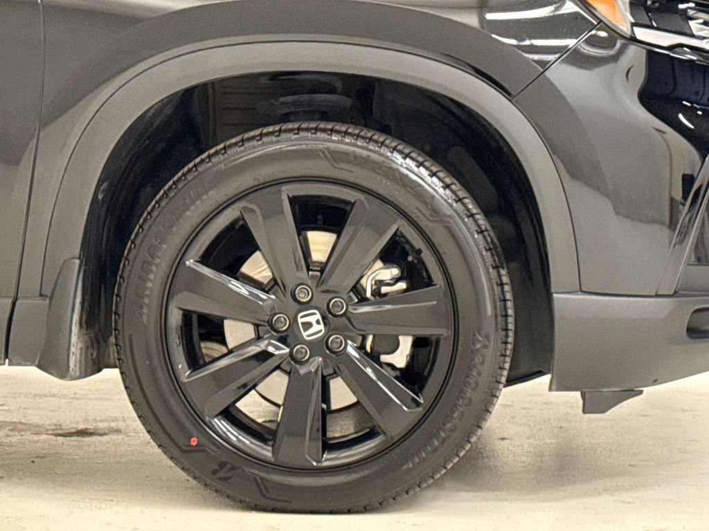 Certified 2025 Honda Pilot Black Edition image 6