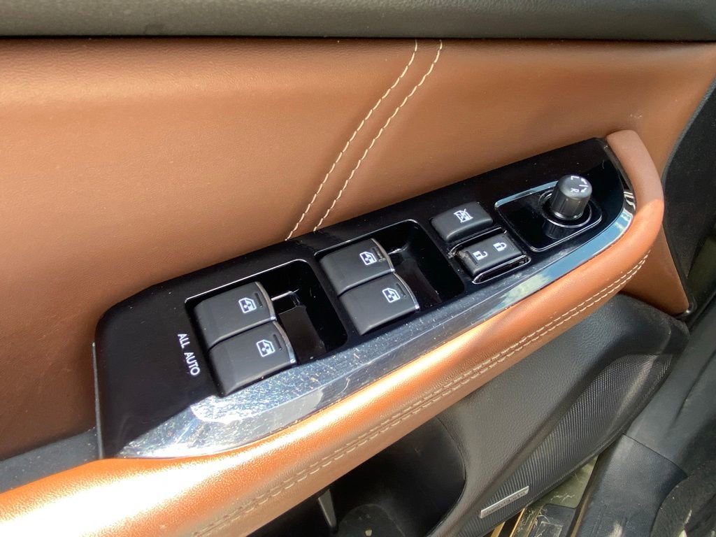 Used 2018 Subaru Outback 3.6R Touring AWD/4WD image 19