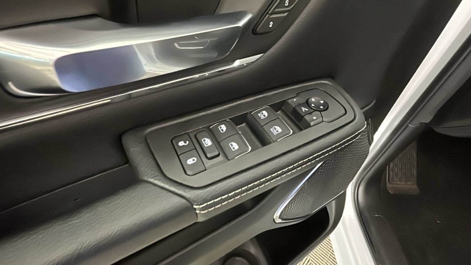 Used 2026 RAM 1500 Laramie w/ Night Edition AWD/4WD image 13