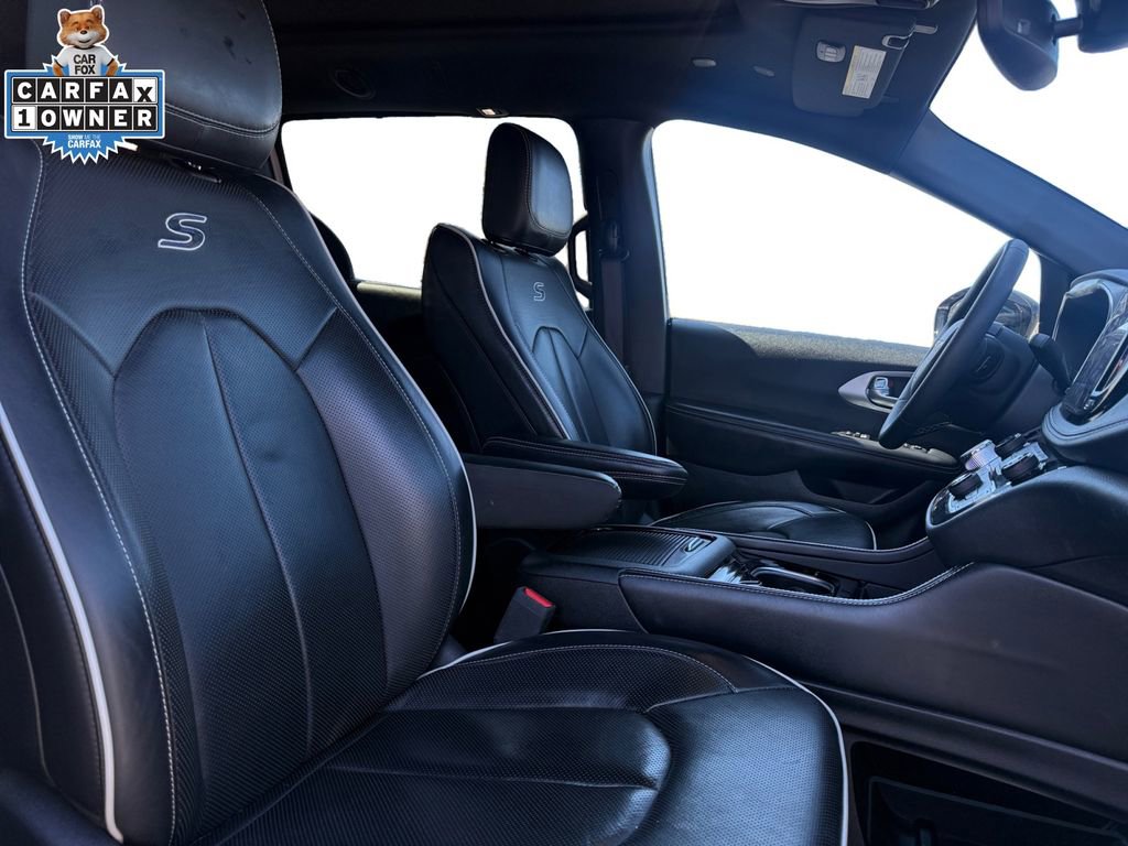Used 2025 Chrysler Pacifica Limited image 15