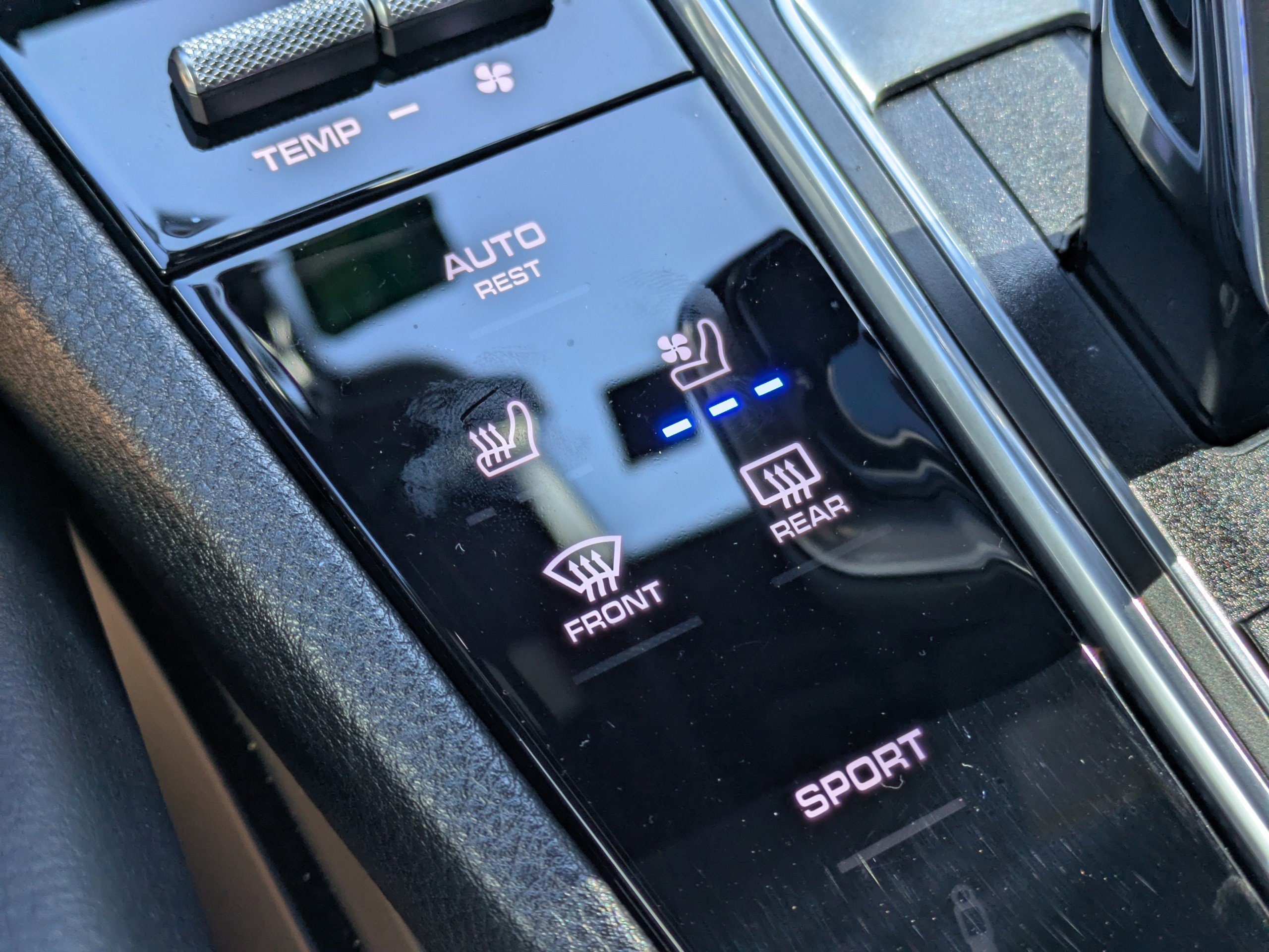 Used 2020 Porsche Cayenne image 24