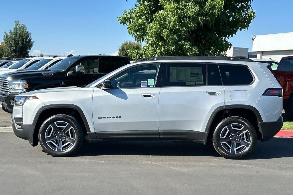 New 2026 Jeep Cherokee Laredo AWD/4WD image 7