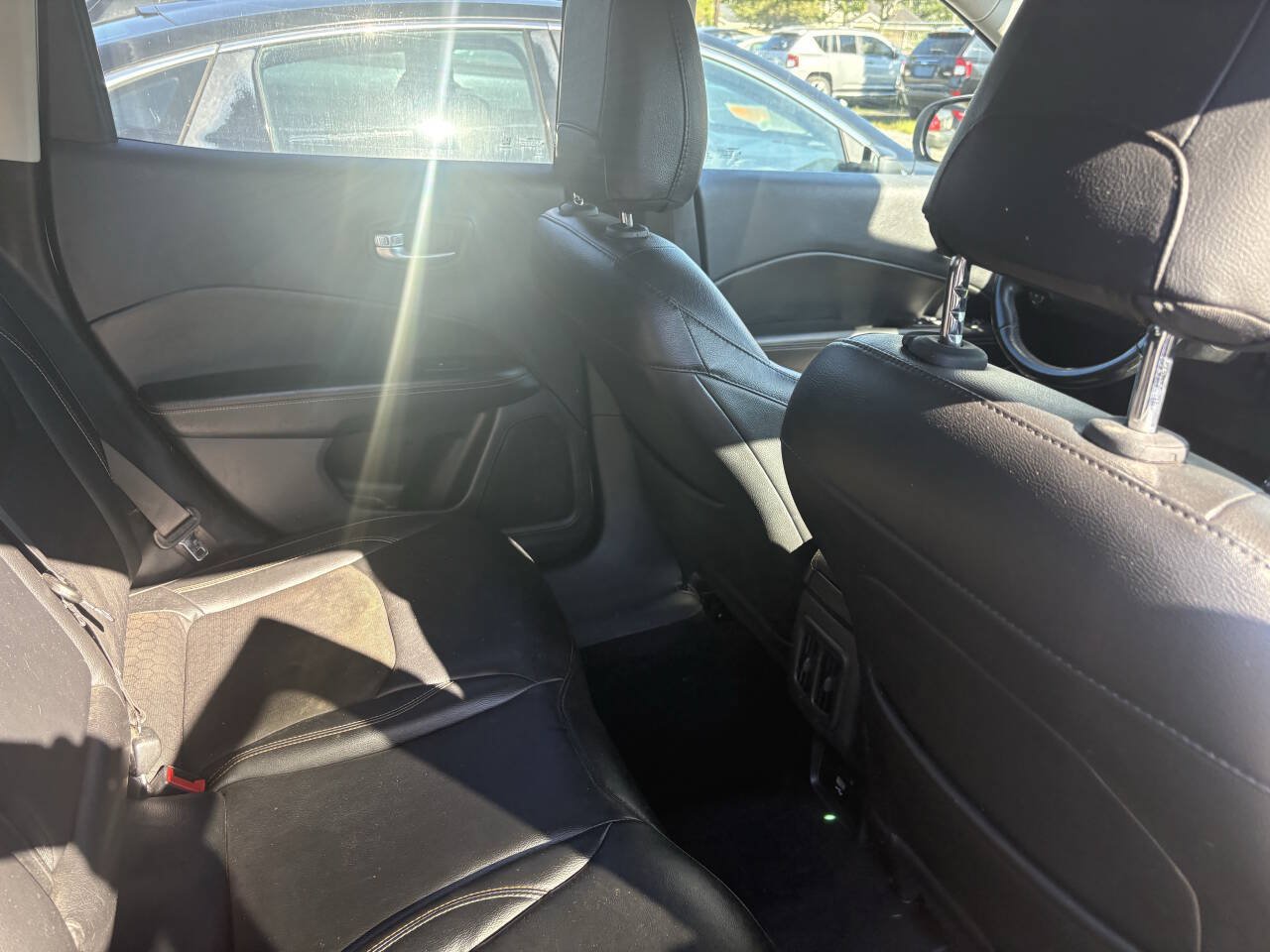 Used 2018 Jeep Compass Latitude FWD image 5