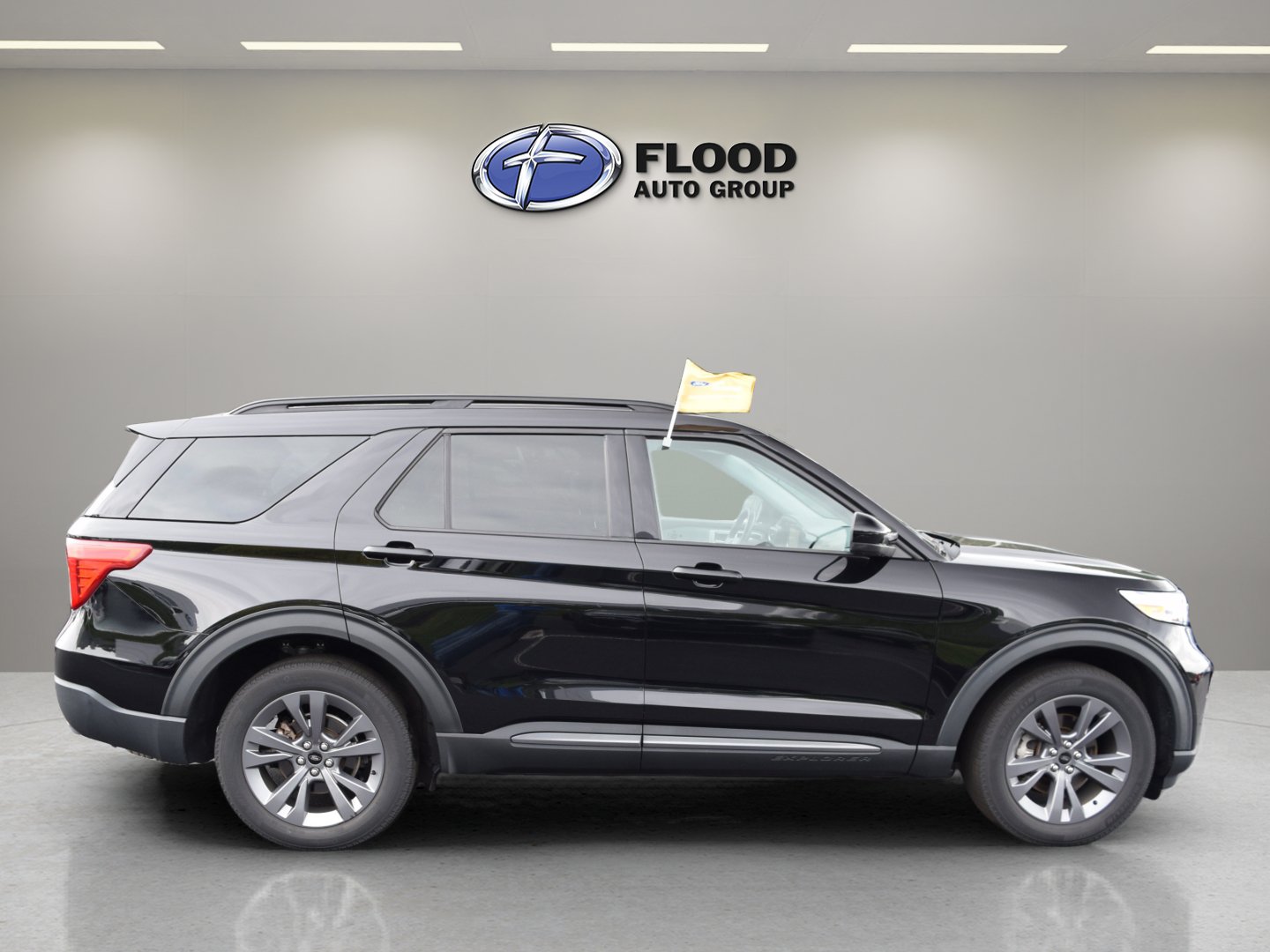 Certified 2022 Ford Explorer XLT w/ Equipment Group 202A AWD/4WD image 3