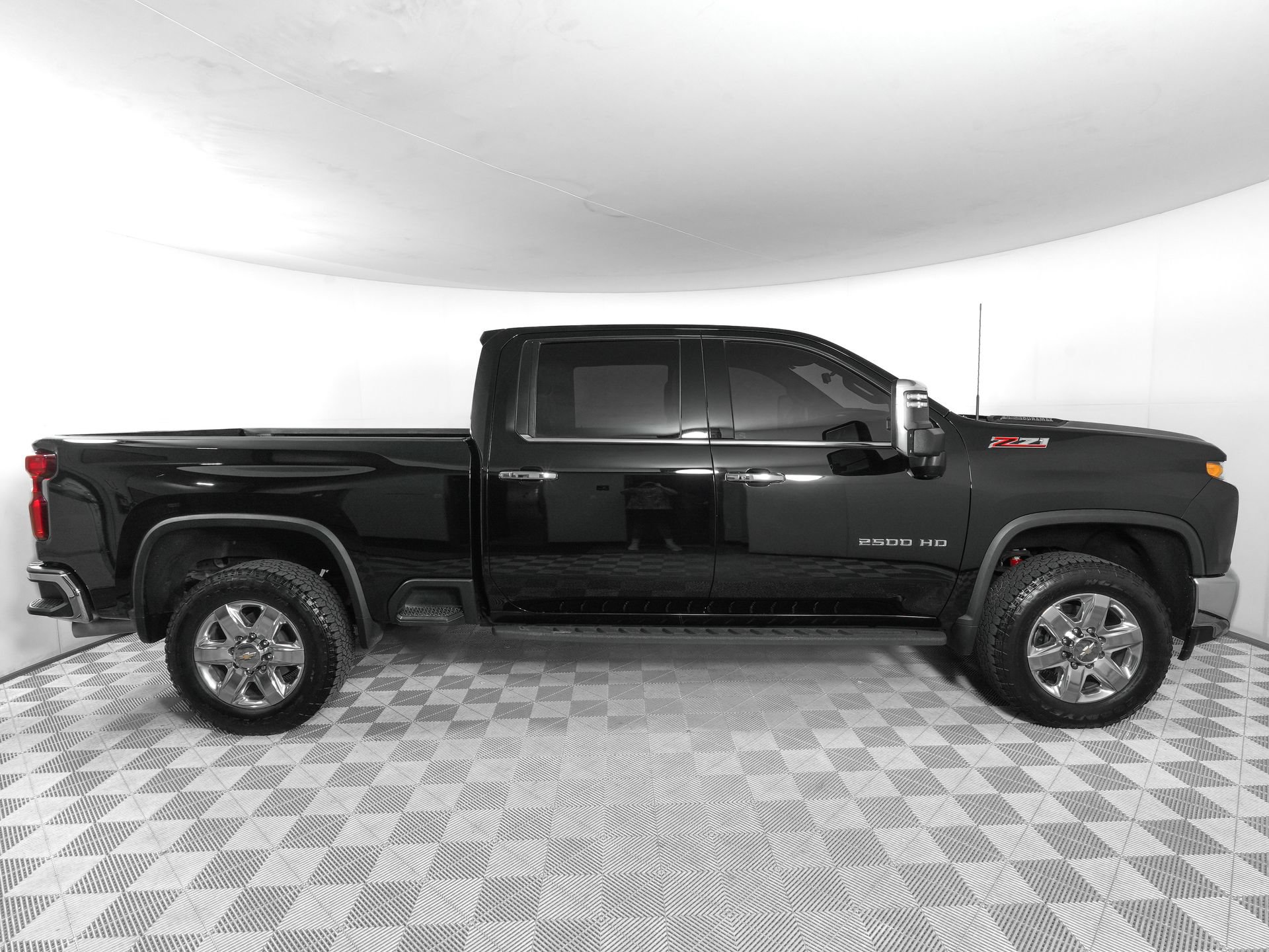 Used 2021 Chevrolet Silverado 2500 LTZ w/ LTZ Premium Package AWD/4WD image 3