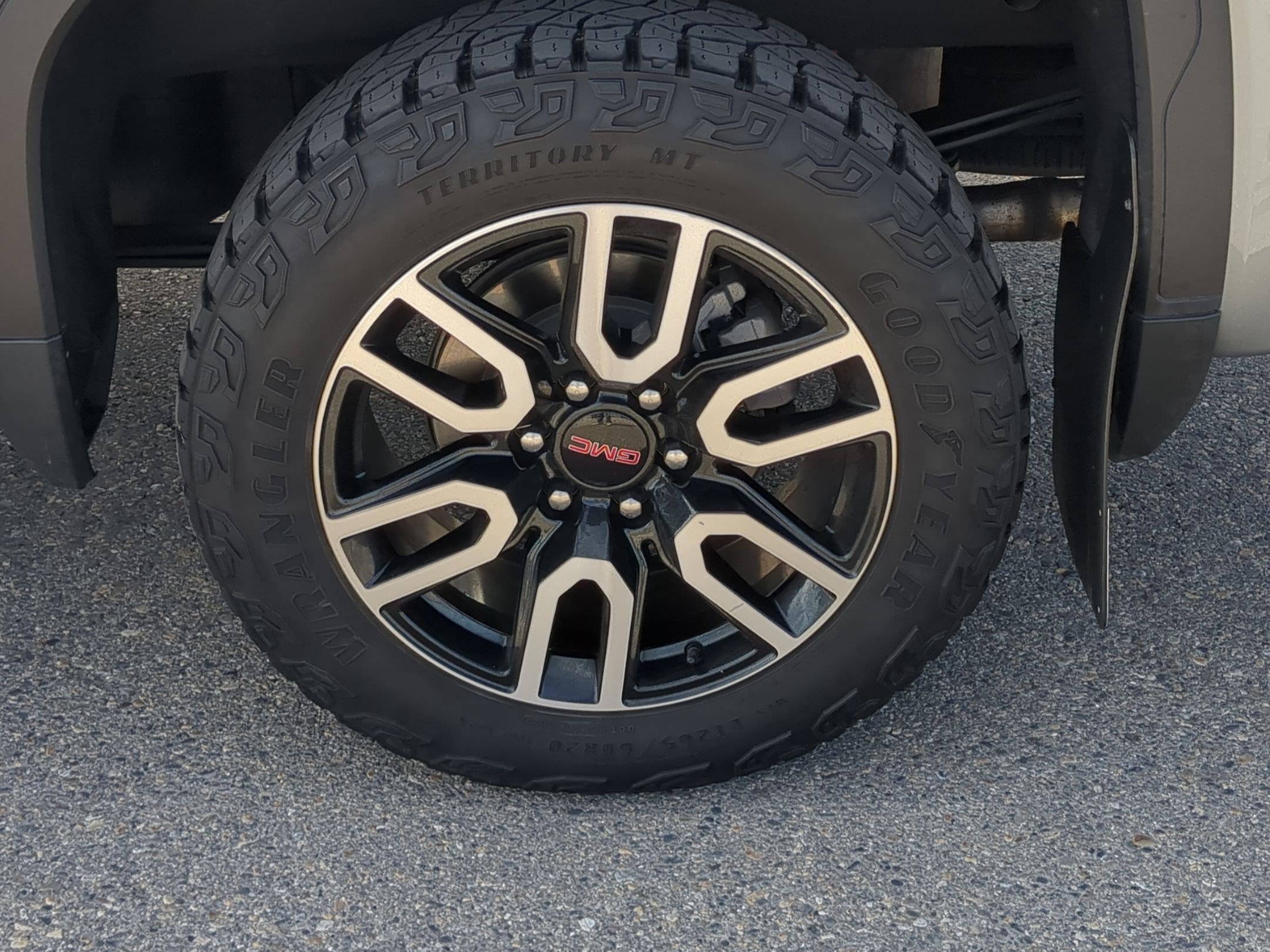 Used 2024 GMC Sierra 1500 AT4 w/ Technology Package AWD/4WD image 13