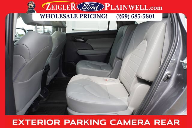 Used 2023 Toyota Highlander XLE image 12