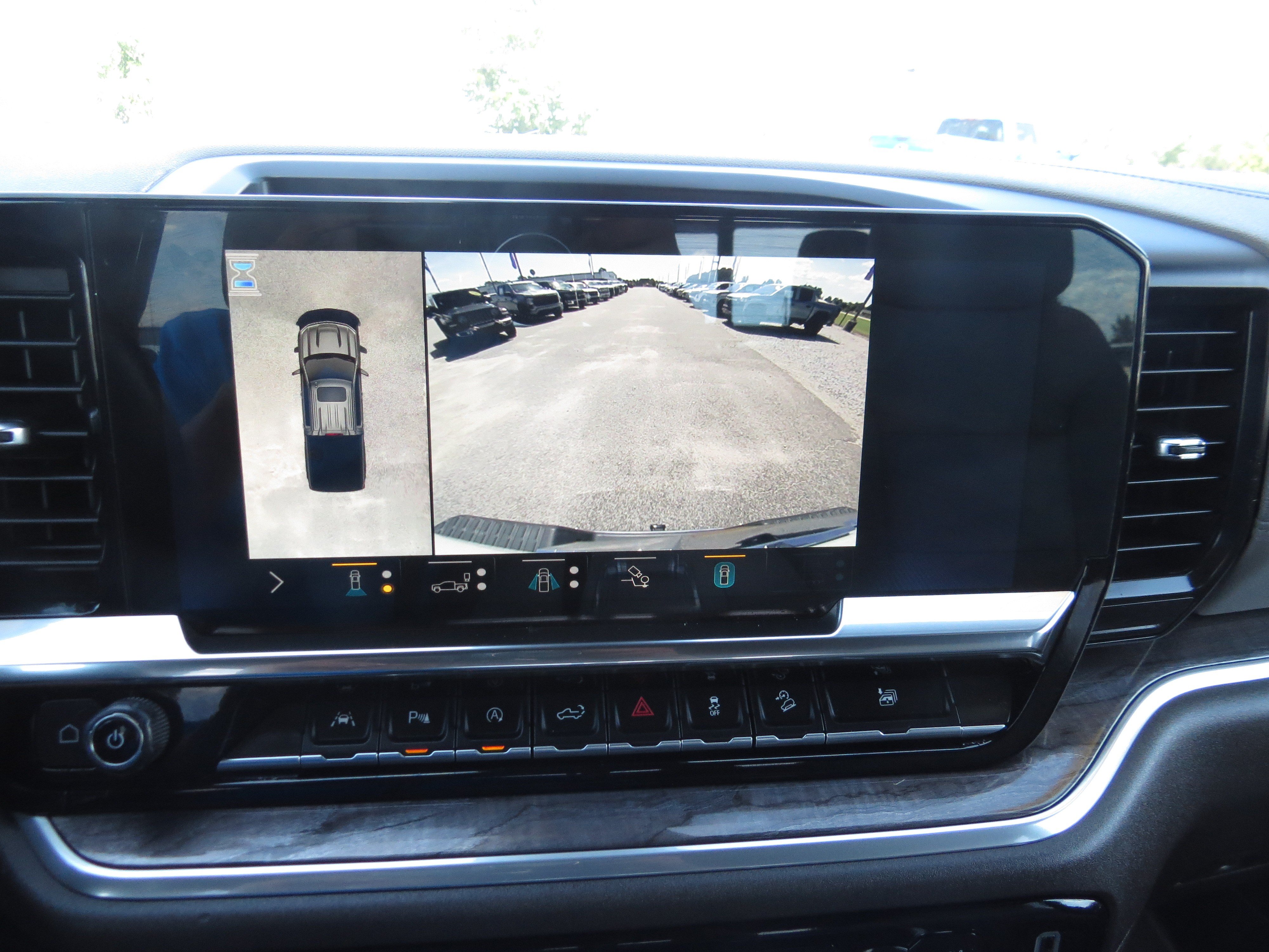 Used 2022 Chevrolet Silverado 1500 LTZ w/ Technology Package AWD/4WD image 23