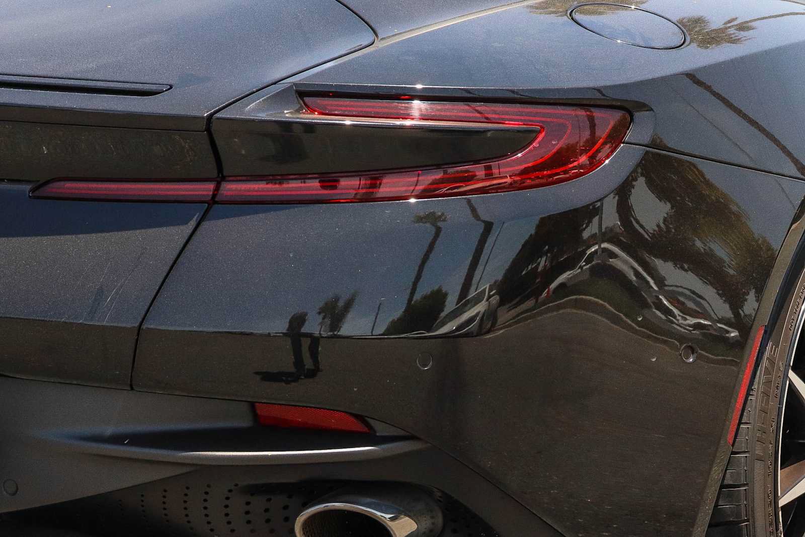 Used 2020 Aston Martin DB11 Coupe RWD image 13