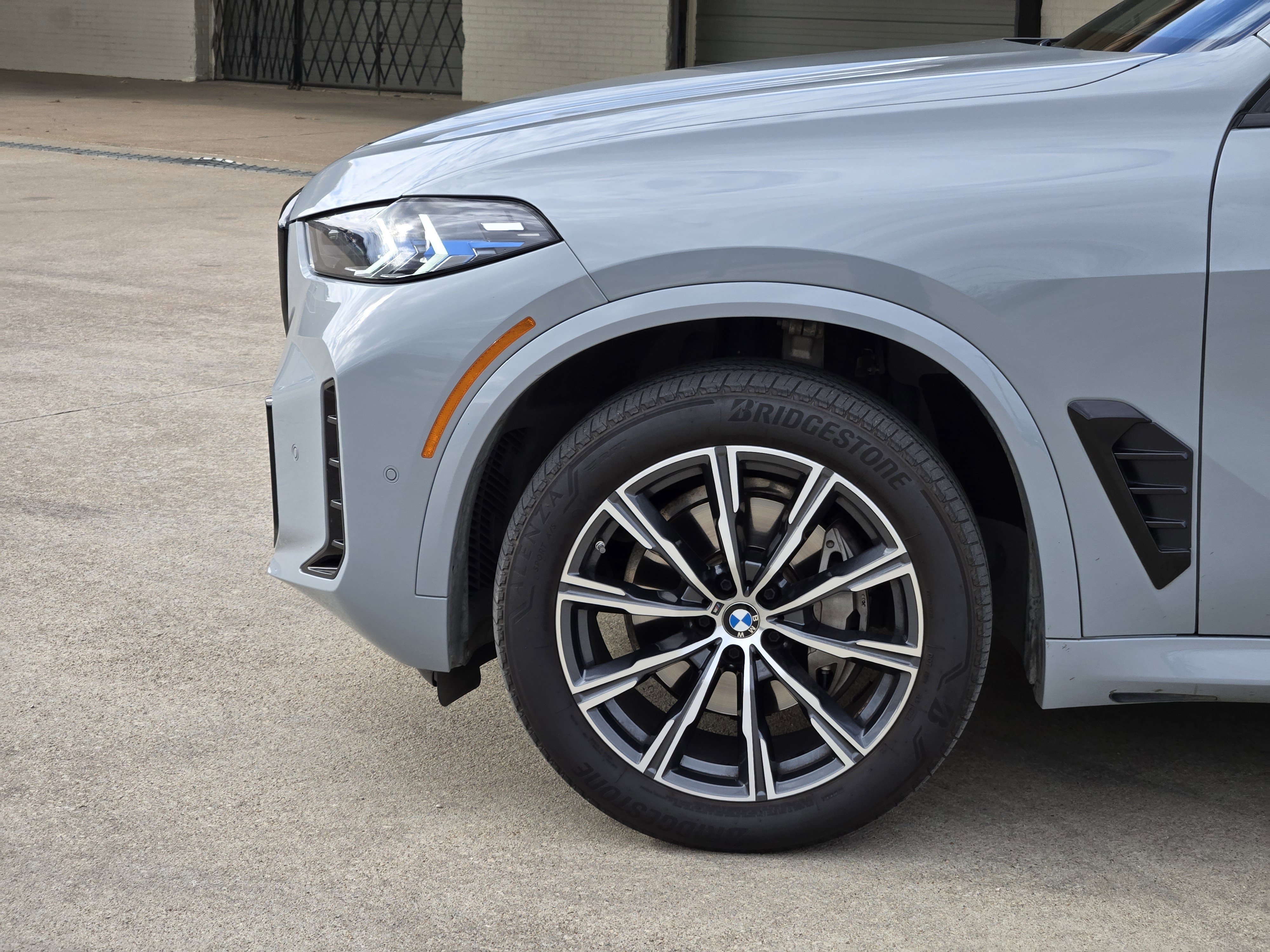 Used 2024 BMW X5 xDrive40i w/ M Sport Package image 15