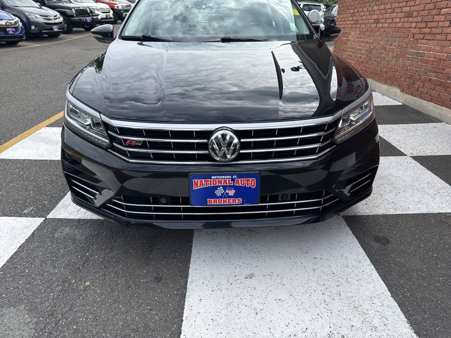 Used 2019 Volkswagen Passat 2.0T SE R-Line FWD image 6
