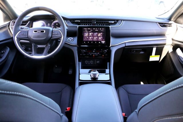 New 2025 Jeep Grand Cherokee Laredo w/ Luxury Tech Group I RWD image 20