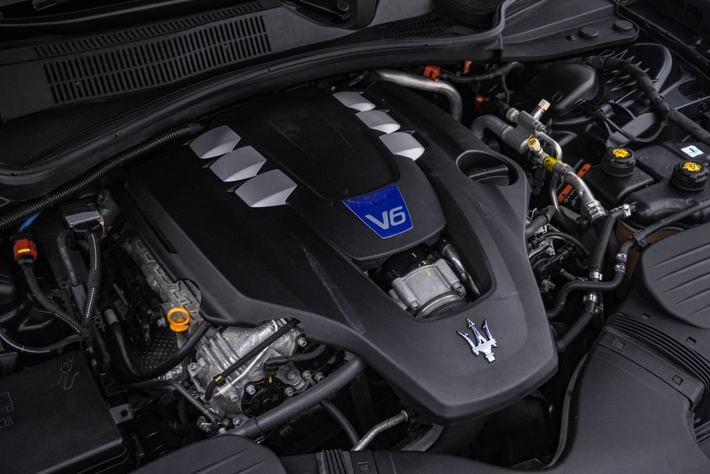 Certified 2023 Maserati Ghibli Modena Q4 AWD/4WD image 29