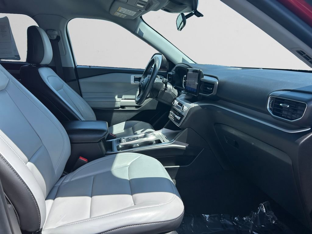 Used 2021 Ford Explorer XLT w/ Equipment Group 202A AWD/4WD image 17
