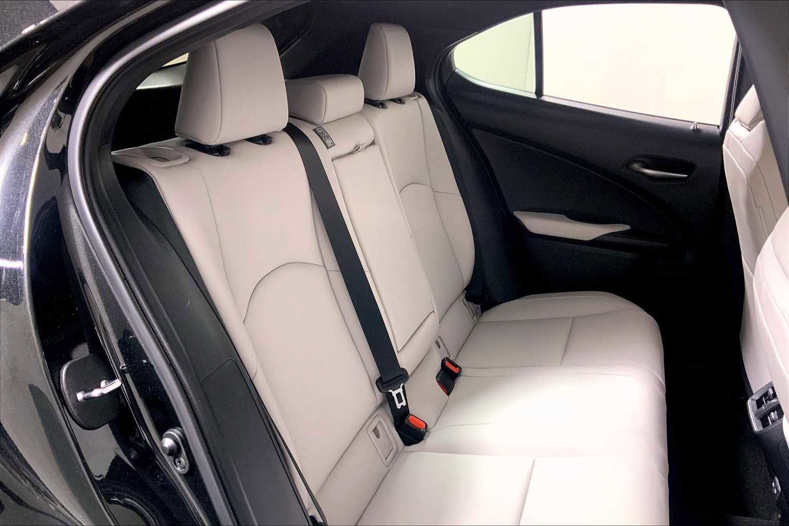 Used 2022 Lexus UX 250h w/ Premium Package image 19