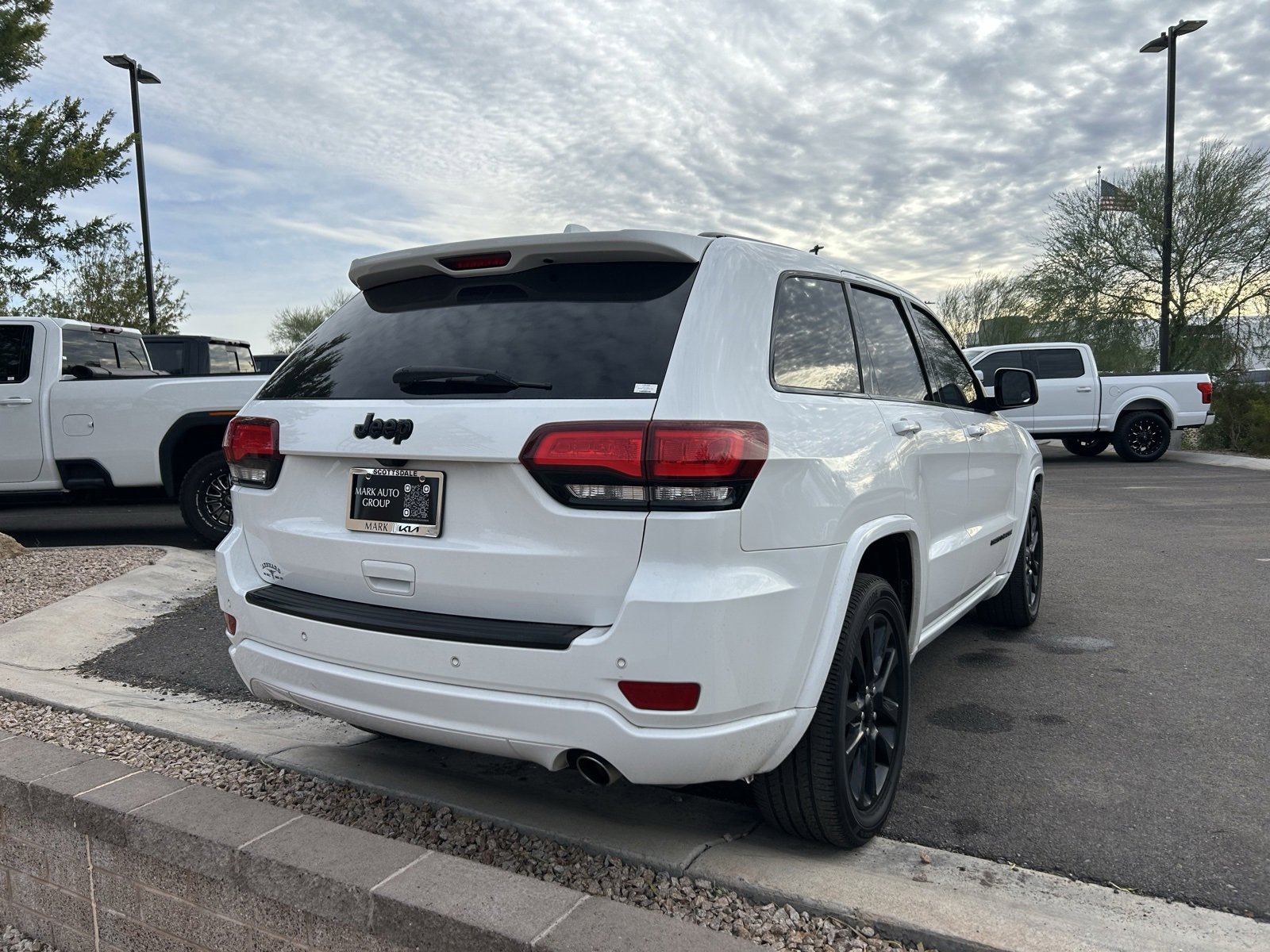 Used 2018 Jeep Grand Cherokee Altitude image 3