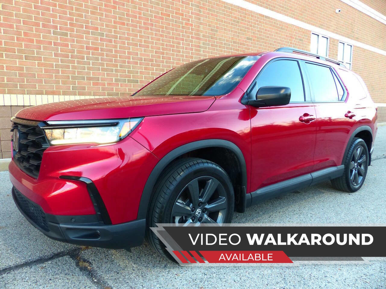 Used 2024 Honda Pilot Sport image 1