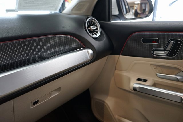 Used 2021 Mercedes-Benz GLB 250 GLB 250 image 39