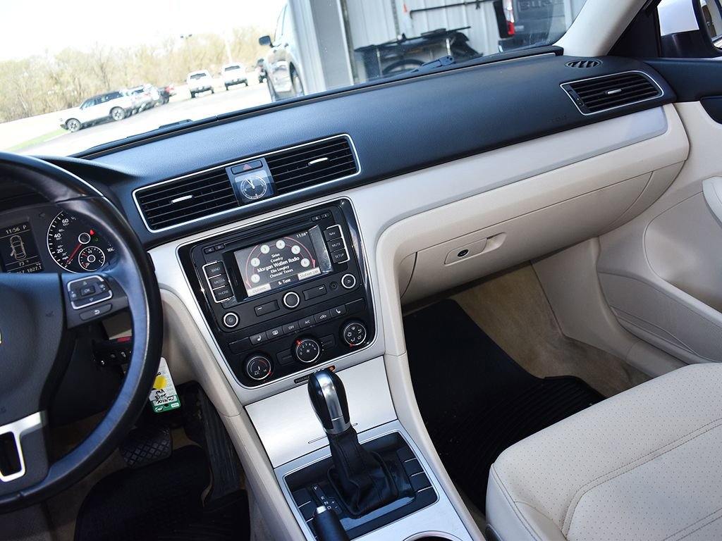 Used 2013 Volkswagen Passat TDI SE image 15