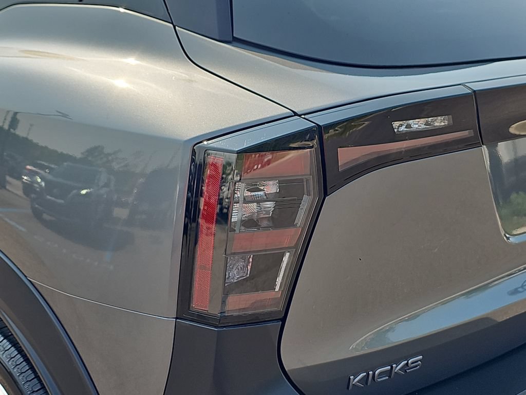Used 2026 Nissan Kicks SR FWD image 32
