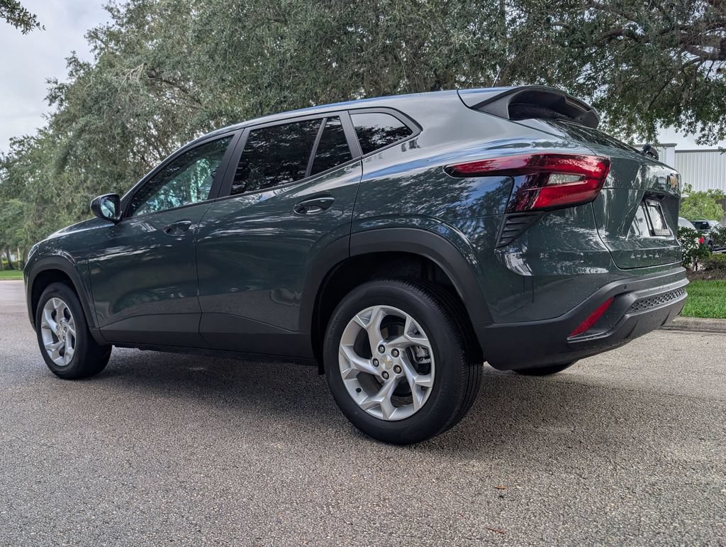 Used 2025 Chevrolet Trax LS w/ LS Convenience Package FWD image 6