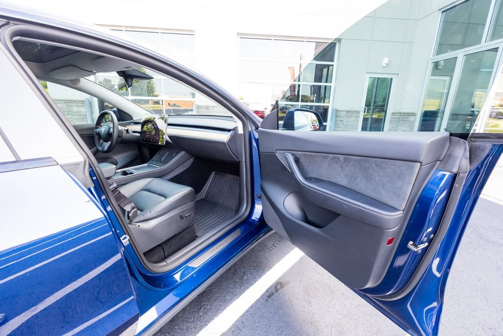 Used 2022 Tesla Model Y Long Range AWD/4WD image 42