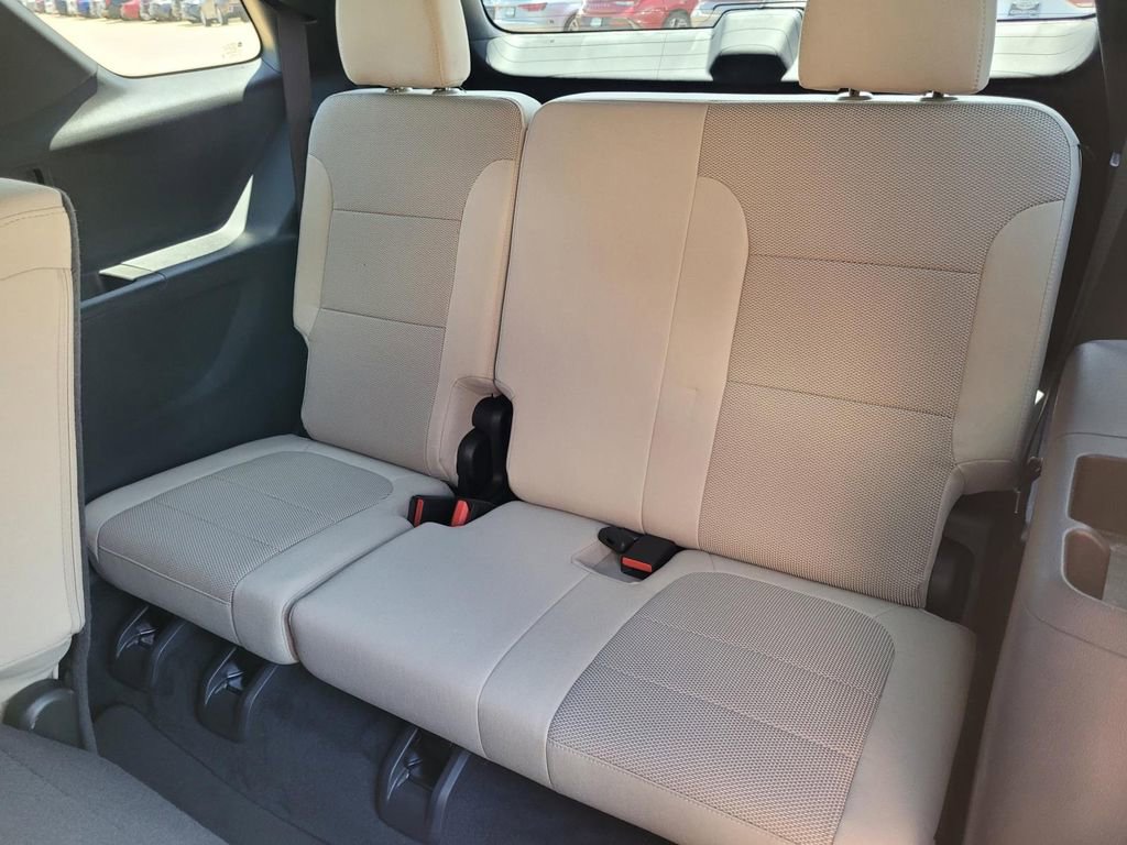 Used 2023 Chevrolet Traverse LS image 13
