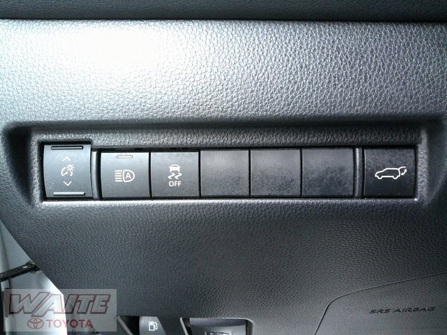 Certified 2024 Toyota Venza Nightshade image 18