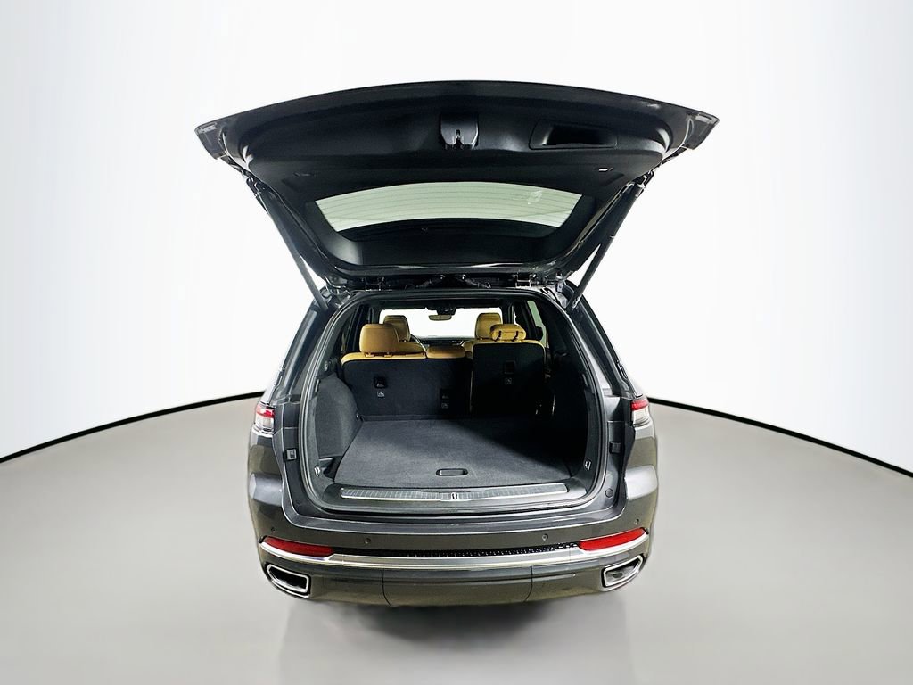 Used 2022 Jeep Grand Cherokee Summit w/ Luxury Tech Group V image 36