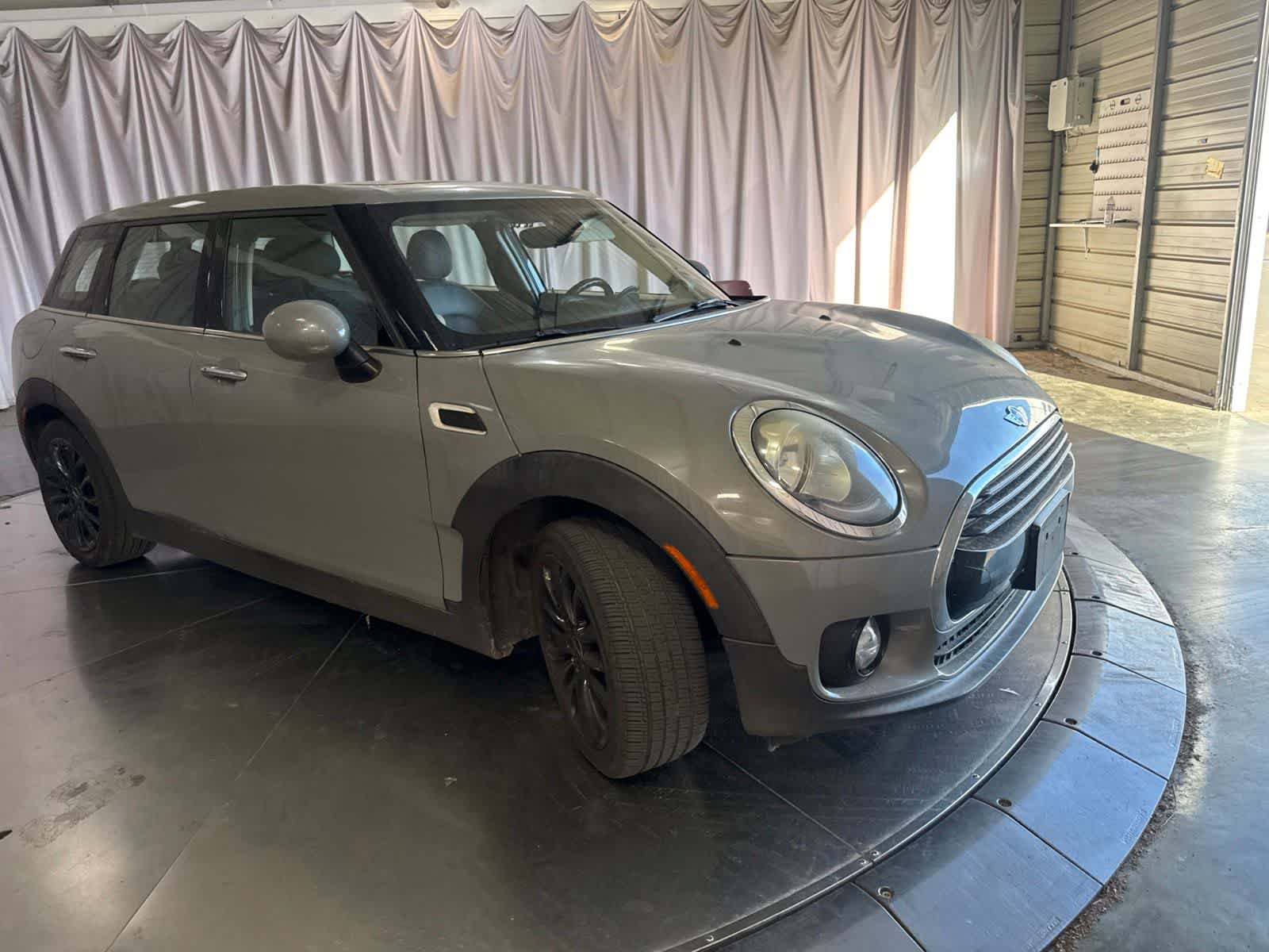 Used 2017 MINI Cooper Clubman FWD image 3
