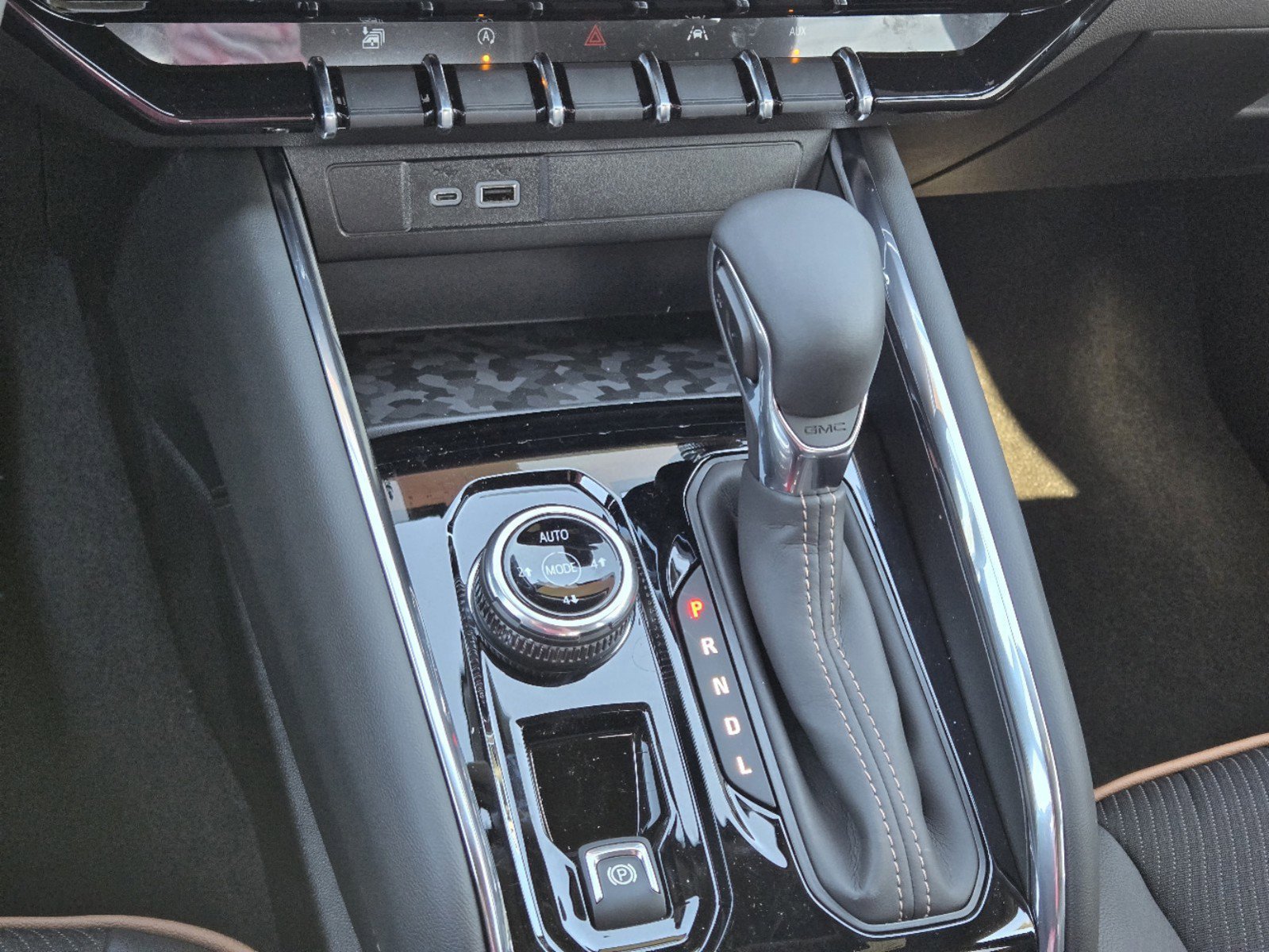 Used 2024 GMC Canyon AT4 w/ Technology Package AWD/4WD image 29