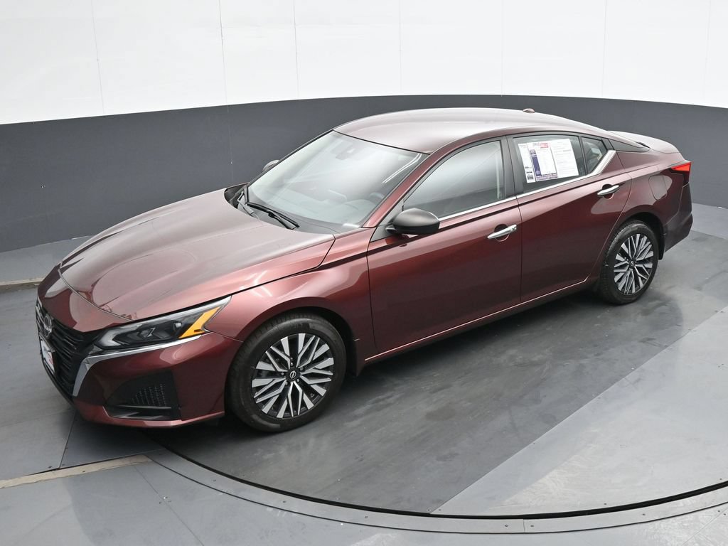 Used 2024 Nissan Altima 2.5 SV AWD/4WD image 17