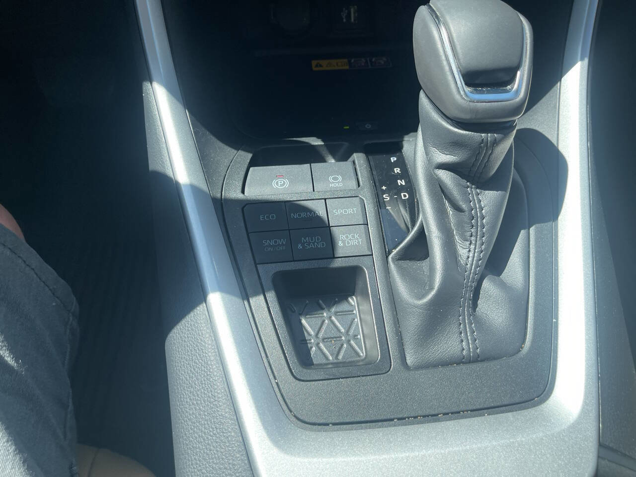 Used 2023 Toyota RAV4 XLE Premium image 28