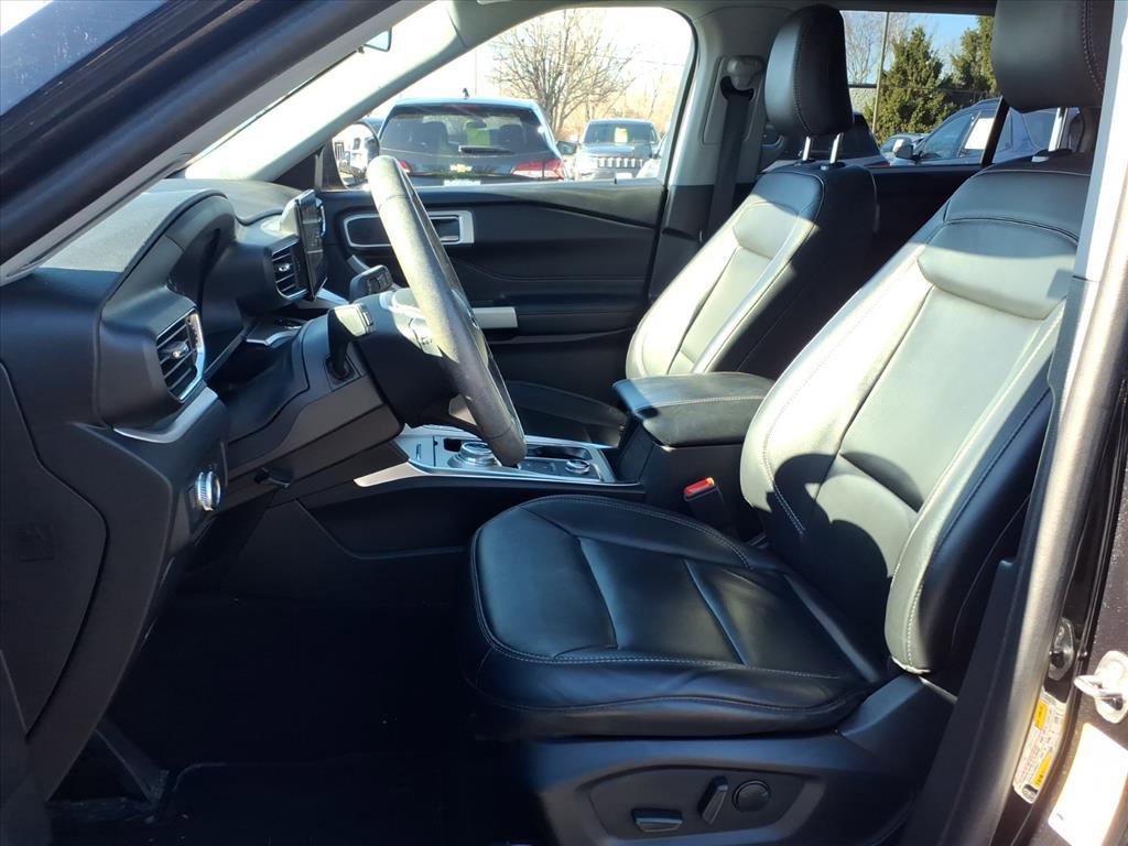 Used 2022 Ford Explorer XLT w/ Equipment Group 202A image 28