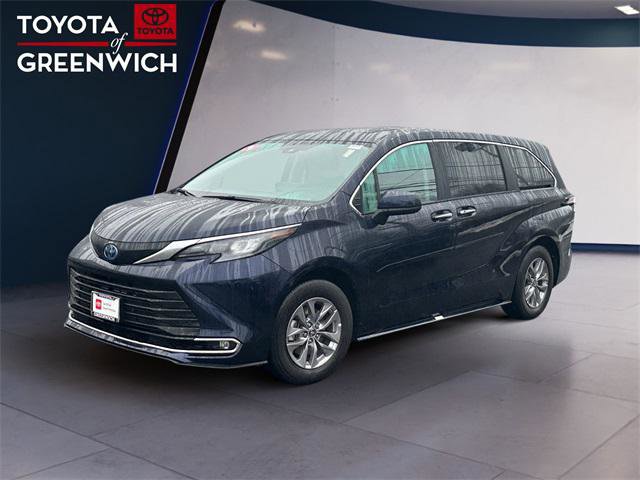Certified 2024 Toyota Sienna XLE image 1