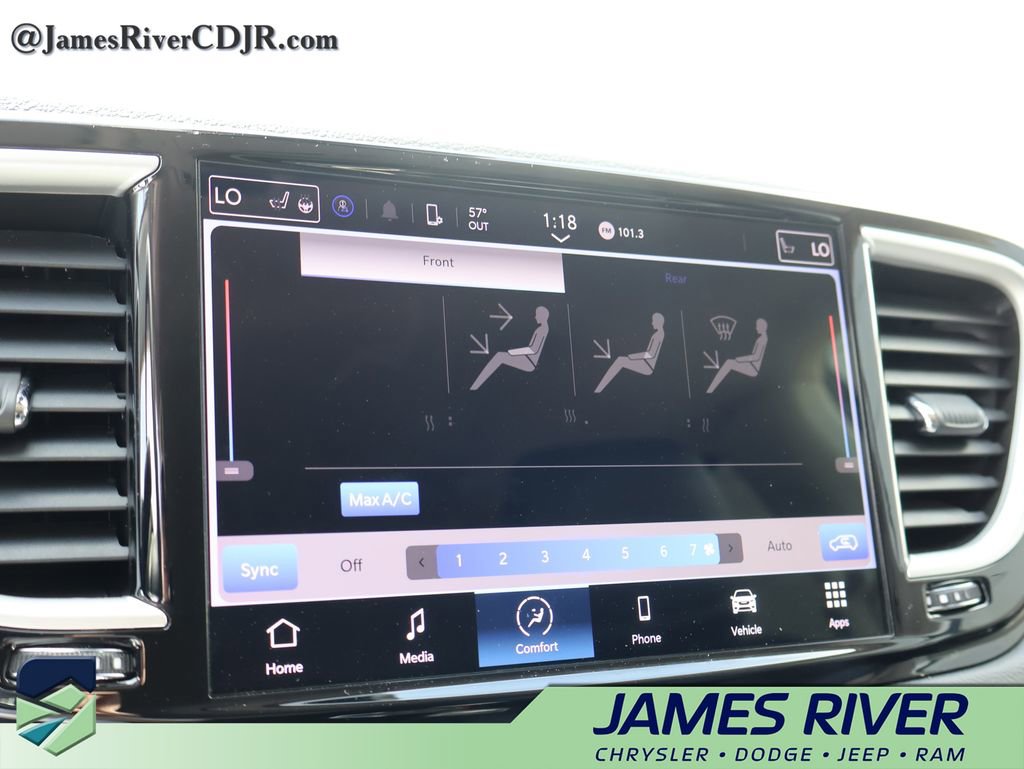 Used 2024 Chrysler Pacifica Touring-L image 32