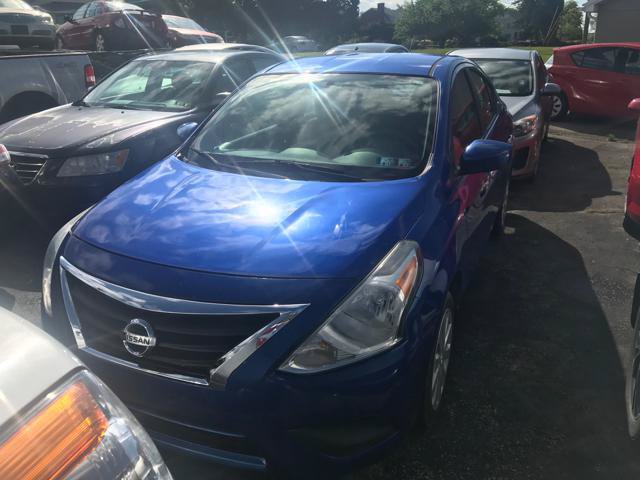 Used 2016 Nissan Versa SV FWD image 2