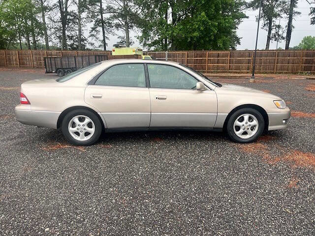Used 2000 Lexus ES 330 FWD image 1