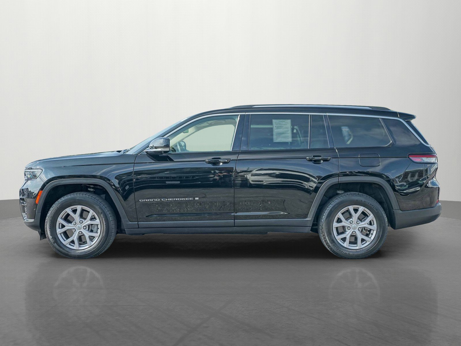 Used 2022 Jeep Grand Cherokee L Limited w/ Luxury Tech Group II image 4